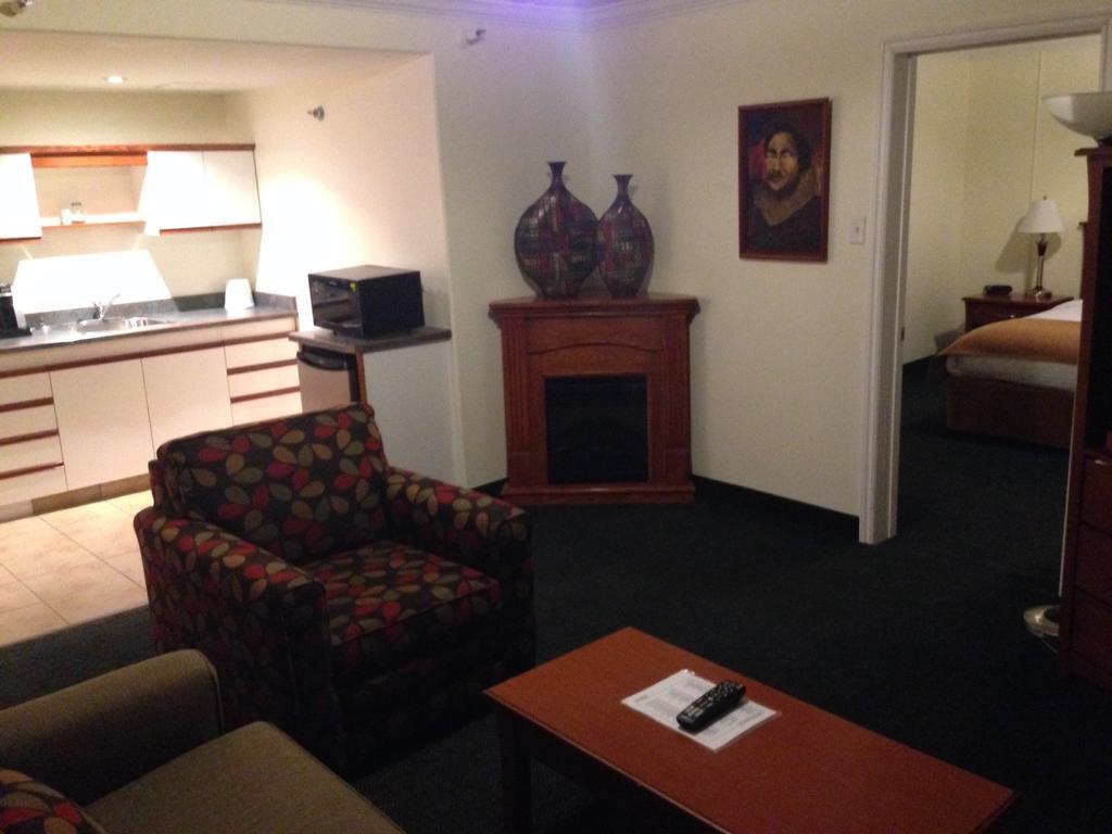 Ptarmigan Inn Hay River Zimmer foto